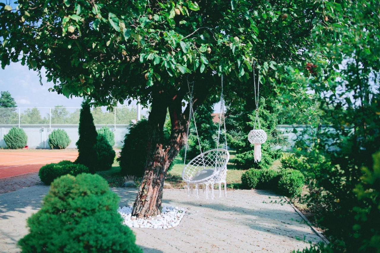 Вілла Fruska Gora Klub Krstasice Irig Екстер'єр фото